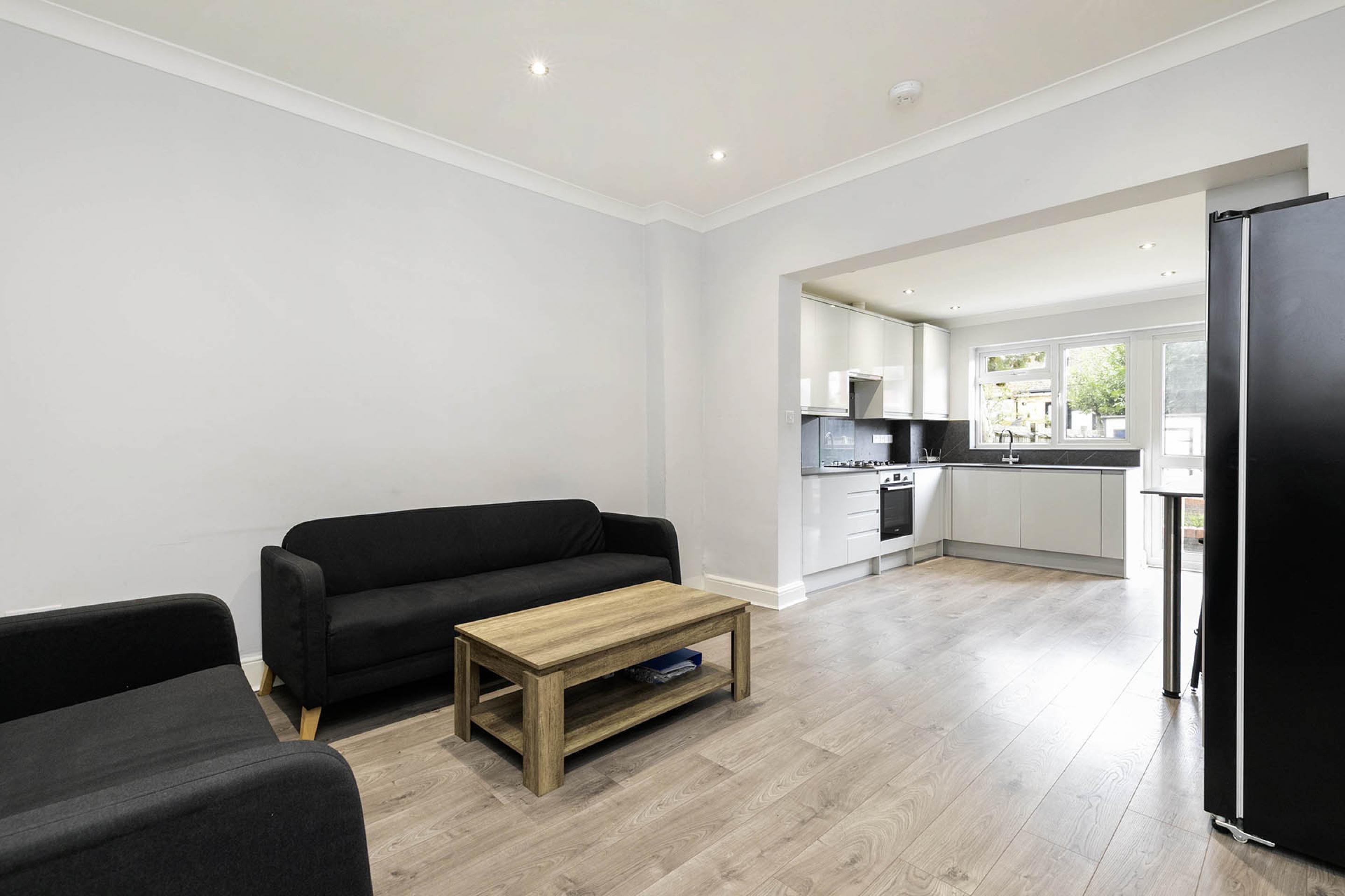 			5 Bedroom, 1 bath, 1 reception House			 Burnley Road, DOLLIS HILL NW10